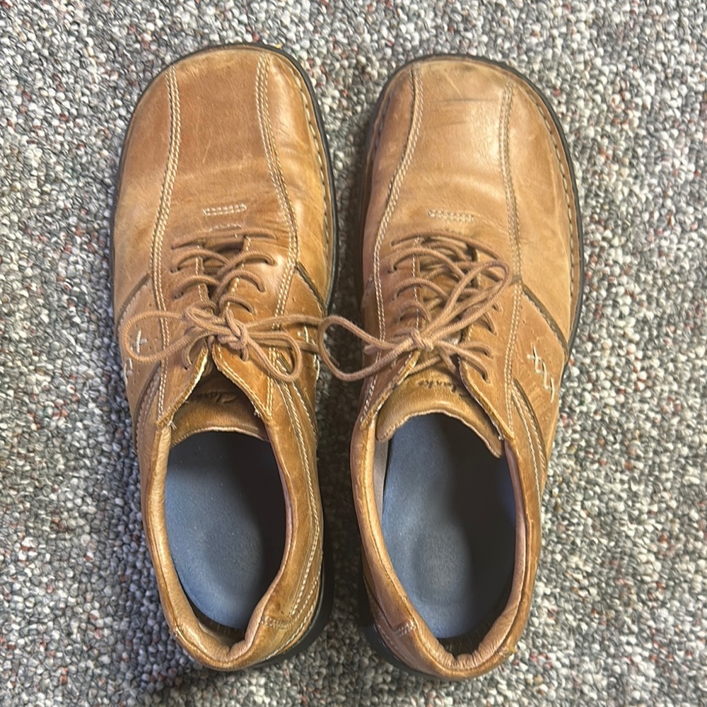 Clarks Brown Leather Oxfords Classic Design